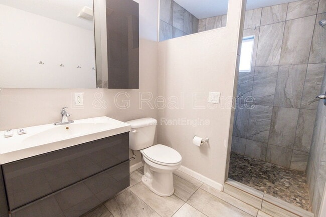 Building Photo - 730 E Solana Dr