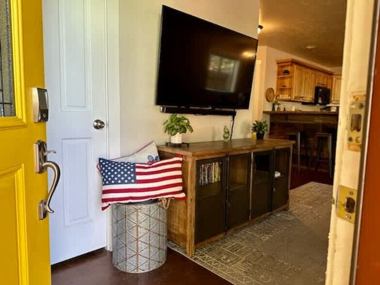 Building Photo - 816 Reedy Ln