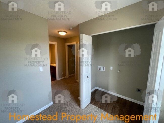 Building Photo - 1410-1412 Marigold Dr