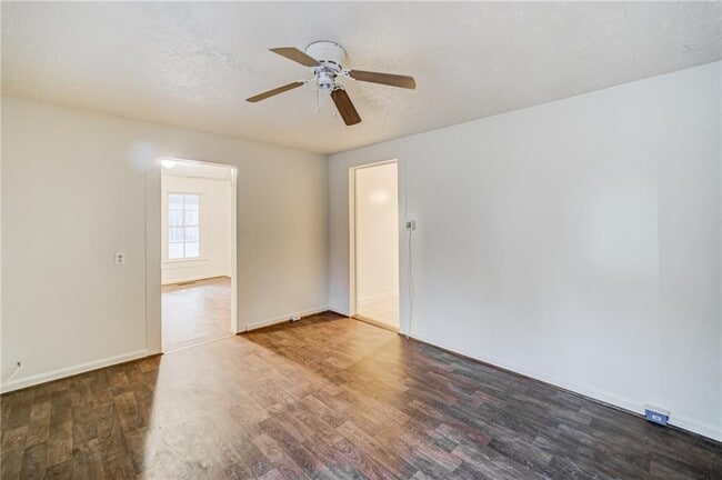 Building Photo - 1290 Reavis Mountain Rd