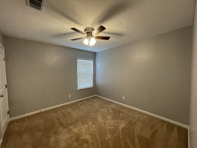Building Photo - Home For Rent