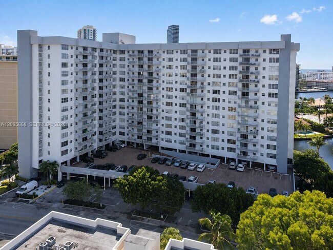 Building Photo - 137 Golden Isles Dr