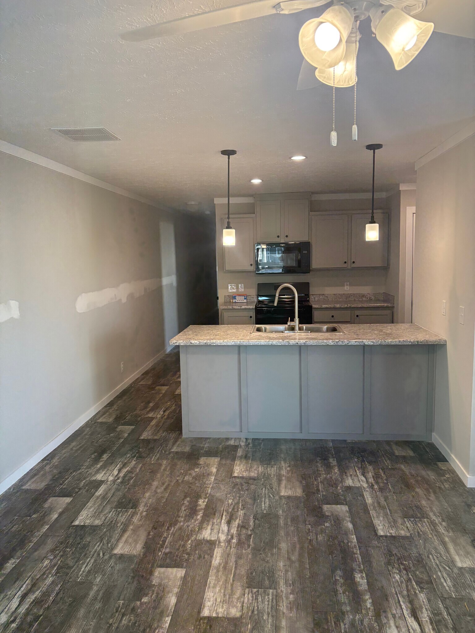 Building Photo - 102 S California St