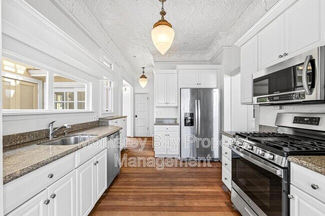 Building Photo - 225 Central Ave