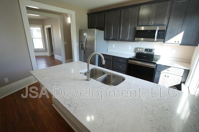 Building Photo - 519 E 3rd St