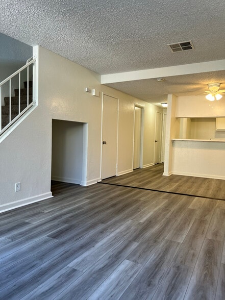 Building Photo - 43711 Challenger Way