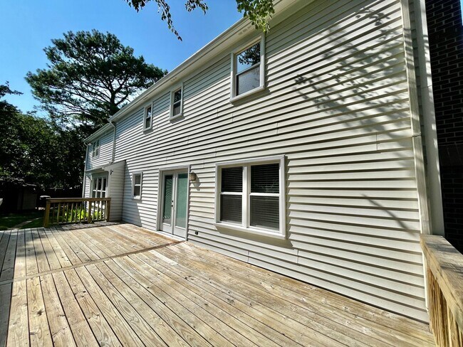 Building Photo - Available NOW! A 4-6 Bedroom Home! Attache...