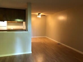 Building Photo - 1 Bedroom & 1  Bathroom Condo