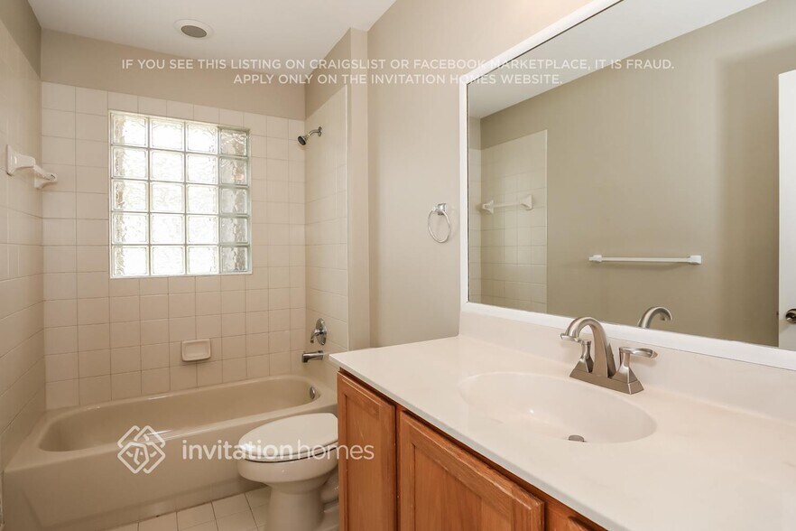 Building Photo - 9066 Silver Glen Way