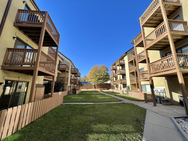 Building Photo - 1000 Linden Ave