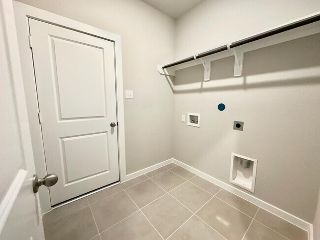 Building Photo - 12164 Ridge Top Dr