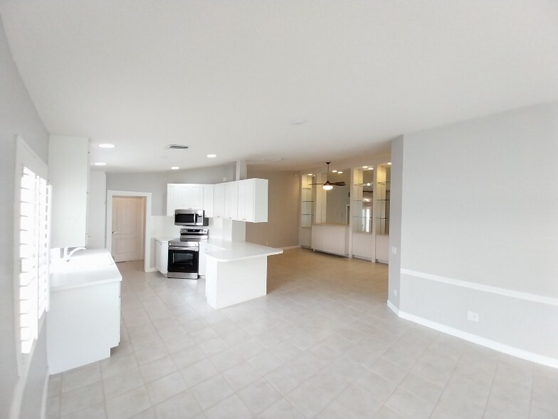 Building Photo - 5674 Eleuthera Way