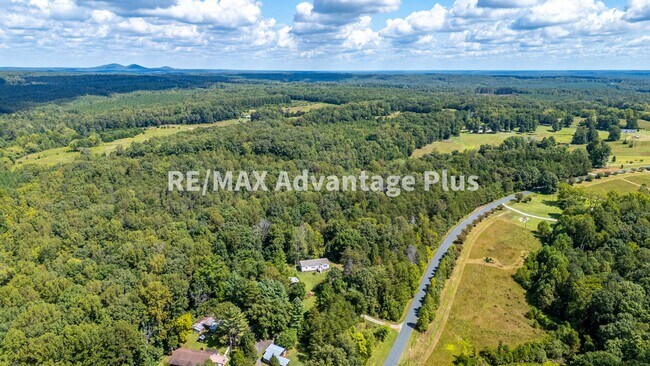 Building Photo - 1407 Paradise Rd