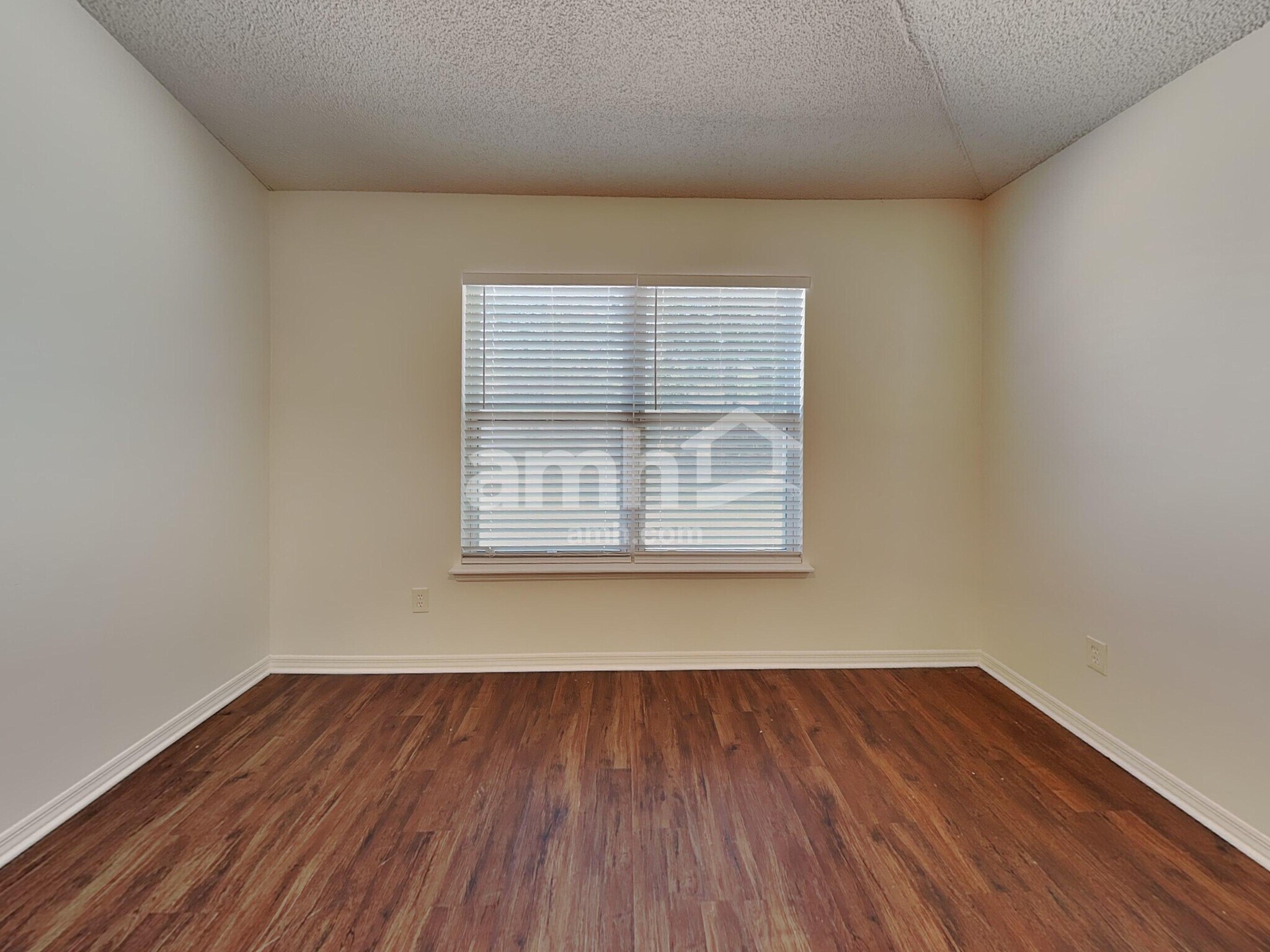 Building Photo - 2063 Forest Gate Dr W