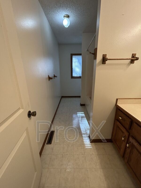 Building Photo - 401 E Adams St