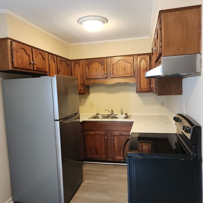 Building Photo - Updated Townhouse Apartment FOR RENT In Be...