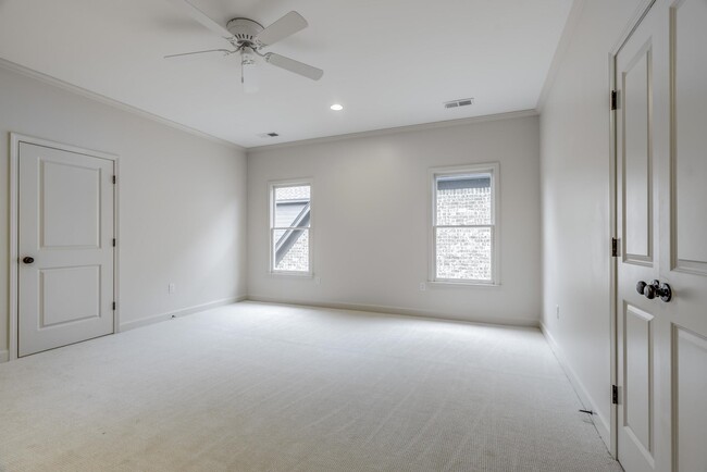 Building Photo - 455 Oma Cove
