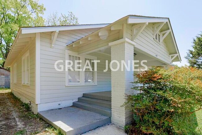Building Photo - 1409 Alabama Ave SW