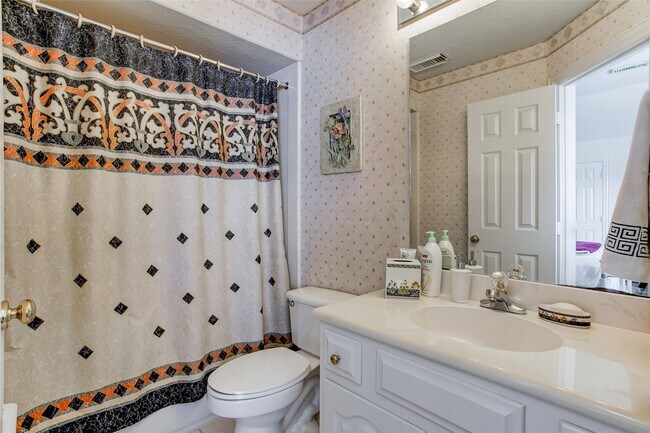 Building Photo - 13703 Lakeshore Way Cove