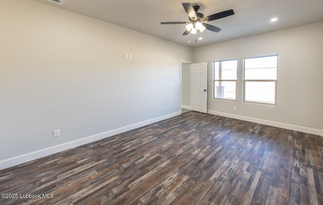 Building Photo - 1808 Ross Ave