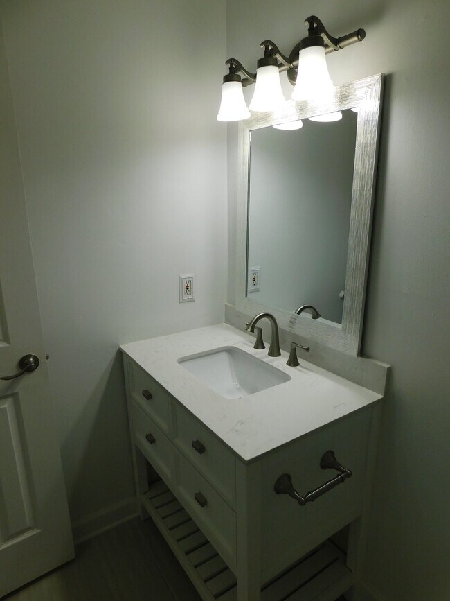 Building Photo - 3bd 2ba home in Mt. Pleasant