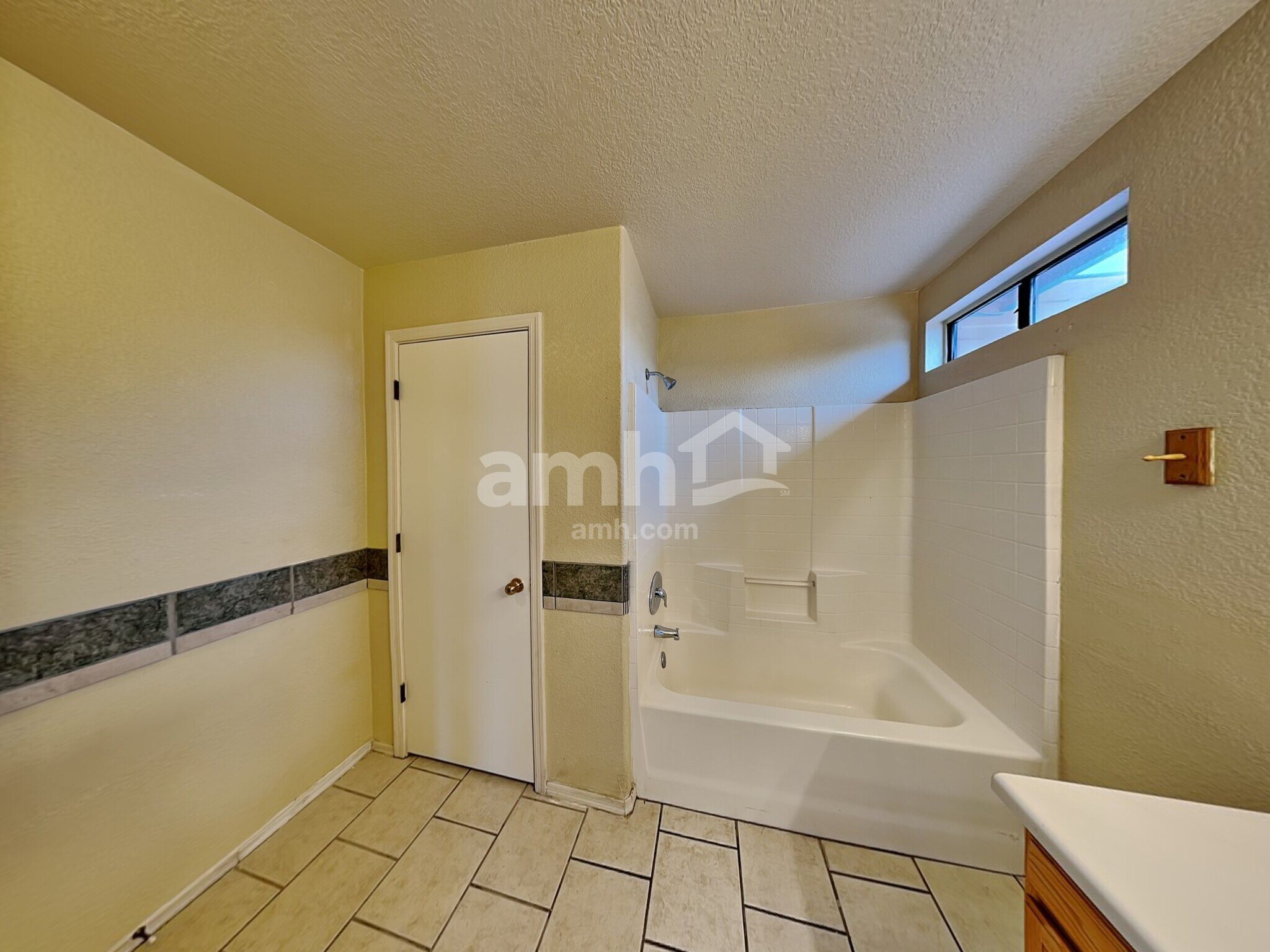 Building Photo - 1566 W Breakwell St