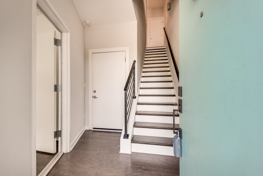 Building Photo - 415 Gartrell St SE