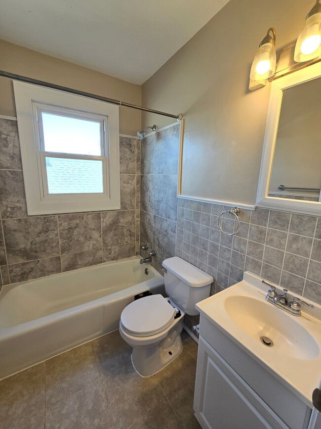 Building Photo - Charming 3 Bedrooms, 2 Full Bathroom Home!...