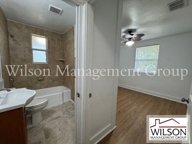 Building Photo - 5315 Davisson Ave