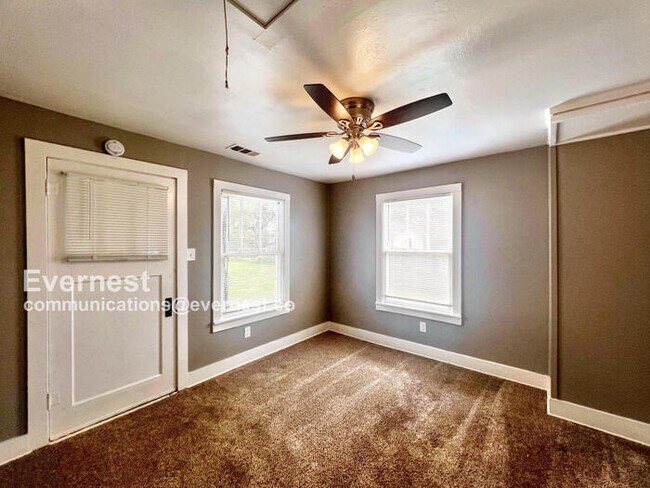 Building Photo - 3 Bed, 1 Bath Home with Great Comforts / C...