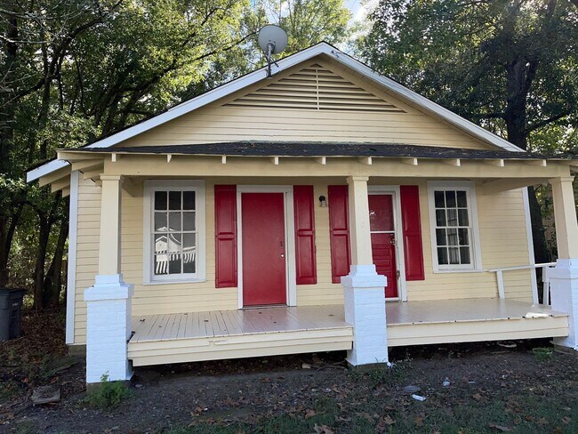 Building Photo - 3160 Wyandotte St
