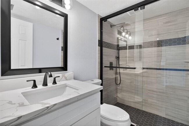 Building Photo - 6660 Cape Hatteras Way NE