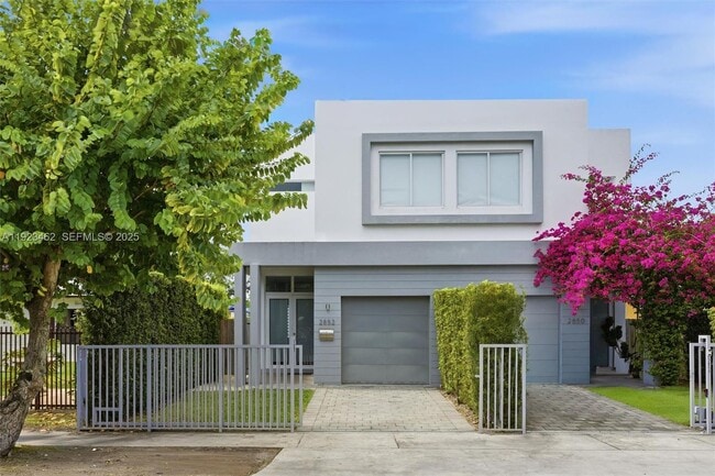 Building Photo - 2852 SW 32nd Ct