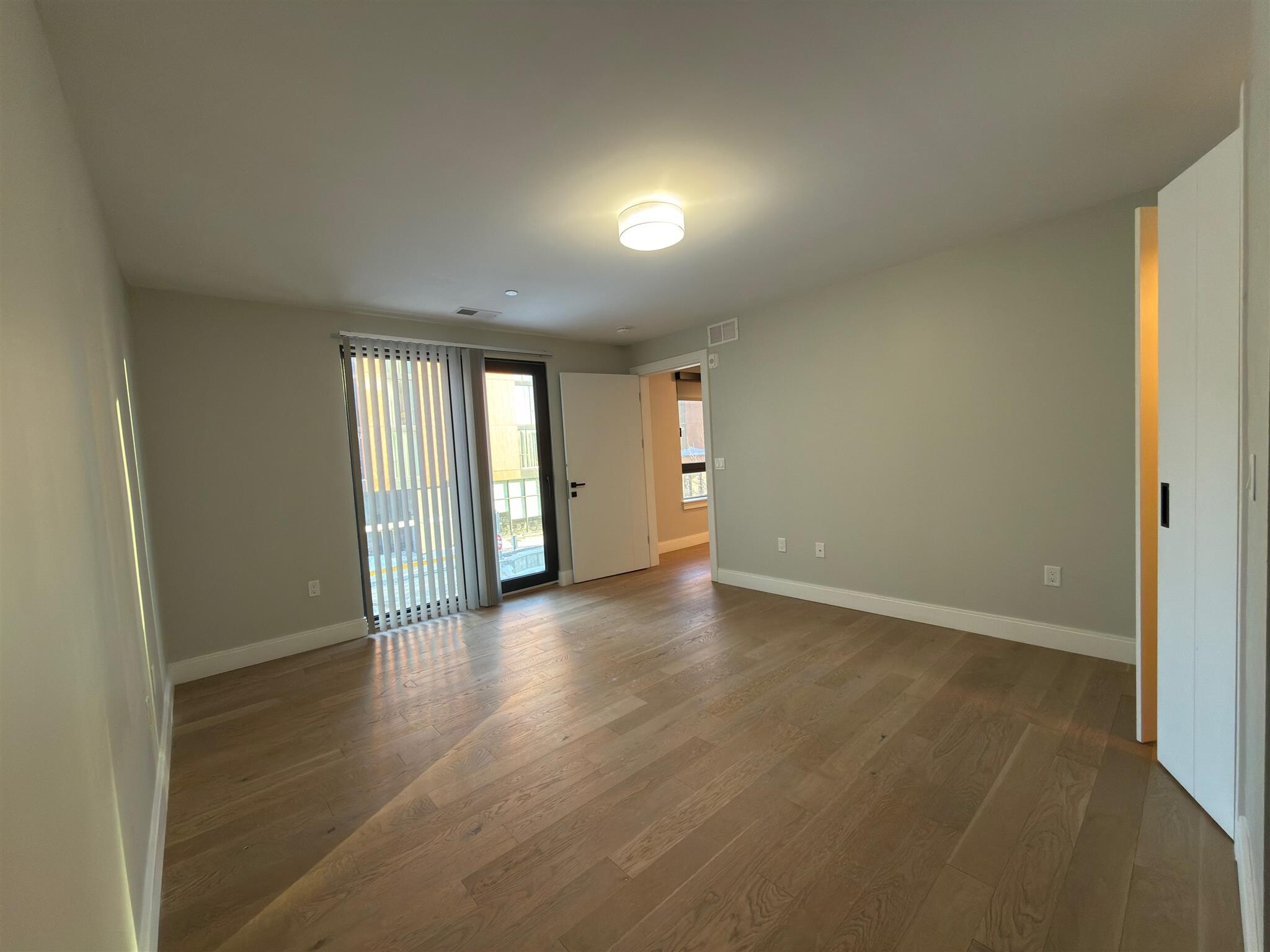 Building Photo - 15 Central St