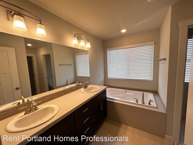 Building Photo - 4 br, 2.5 bath House - 31482 NW Turel Drive