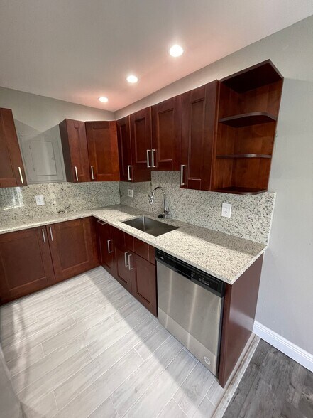 Building Photo - 8911 NW 28th Dr