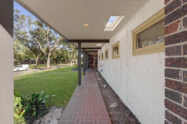 Building Photo - 9107 Timberside Dr