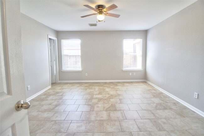Building Photo - 29407 Legends Green Dr