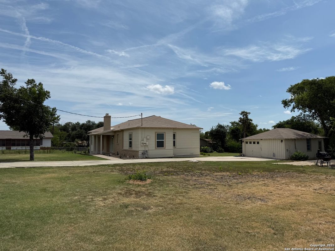 Building Photo - 1214 Sutton Dr