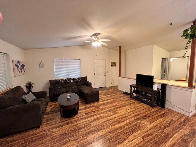 Building Photo - 21896 Fallview Dr
