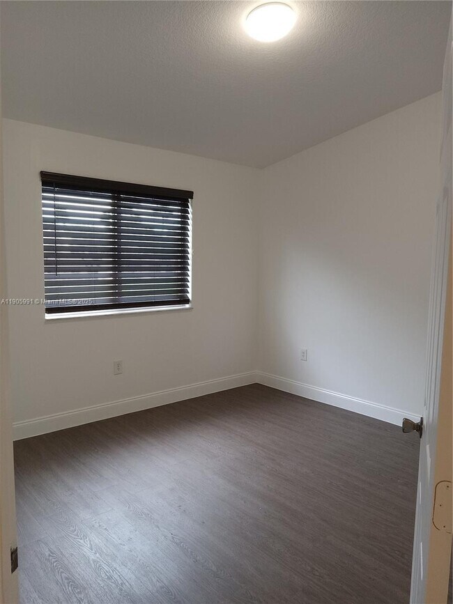 Building Photo - 1270 SE 27th St