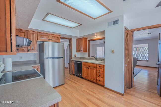 Building Photo - 6815 Villa Hermosa Dr