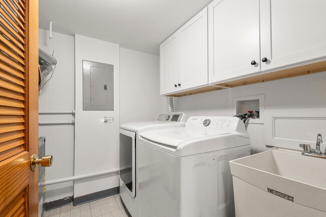 Building Photo - 6840 Oak View Ct