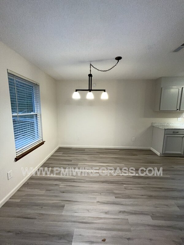 Building Photo - 214 Brookside Ln