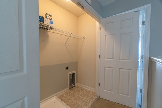 Building Photo - Townhome in a great location!