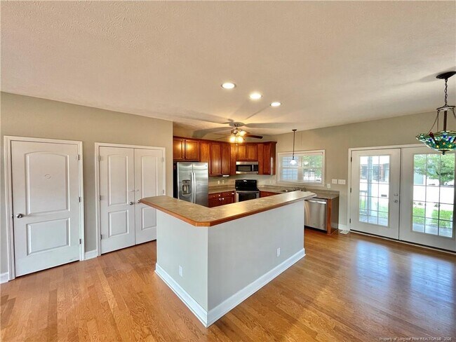 Building Photo - 108 Canyon Ct