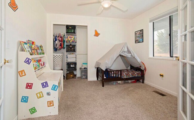 Building Photo - Great 3 Bedroom, 2 bath house Available Se...