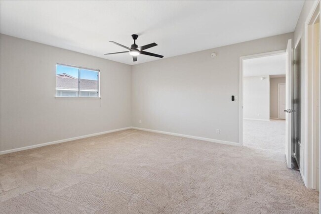 Building Photo - RENOVATED 3BD/2BA LV COUNTRY CLUB GUARD GATED