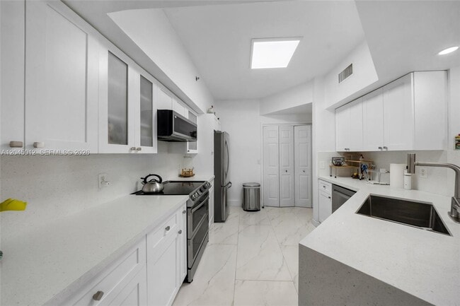 Building Photo - 3255 NE 184th St