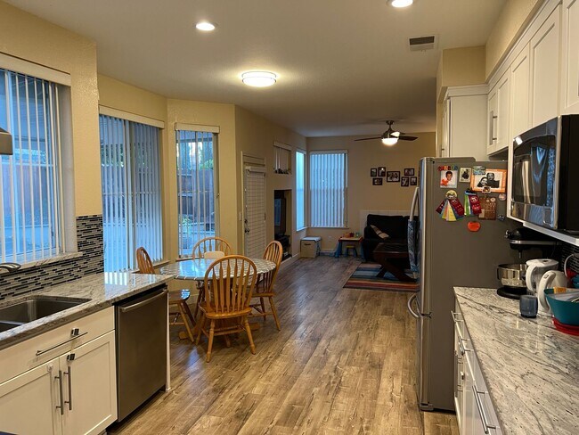 Building Photo - Charming 4 Bedroom Ridgeview Large Lot Home!